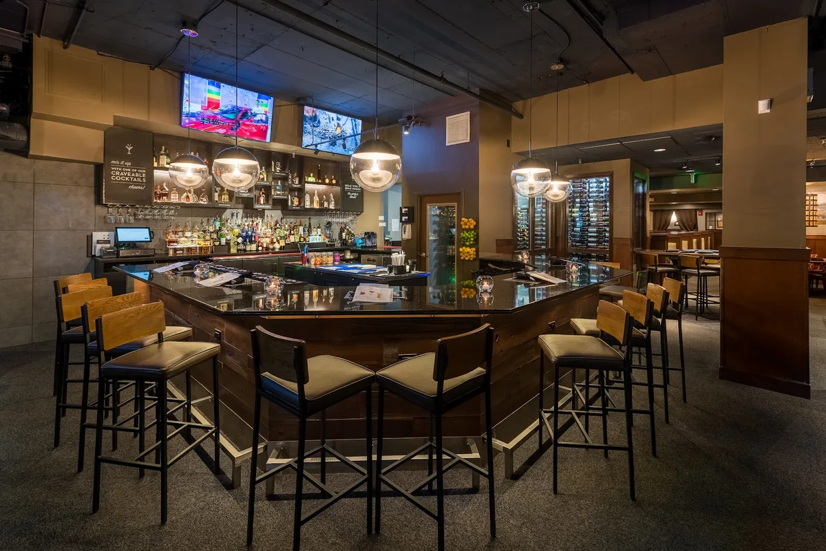The Melting Pot: Restaurant Photograph