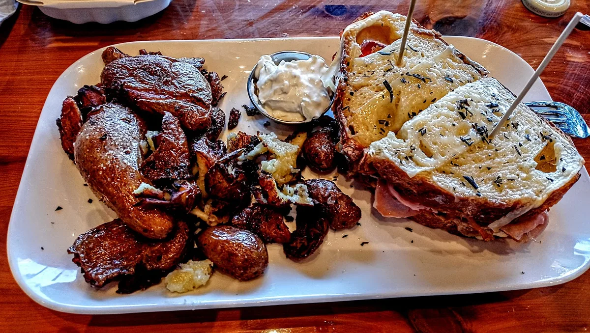 Astoria Cafe & Market: Restaurant Food And Dining Photo