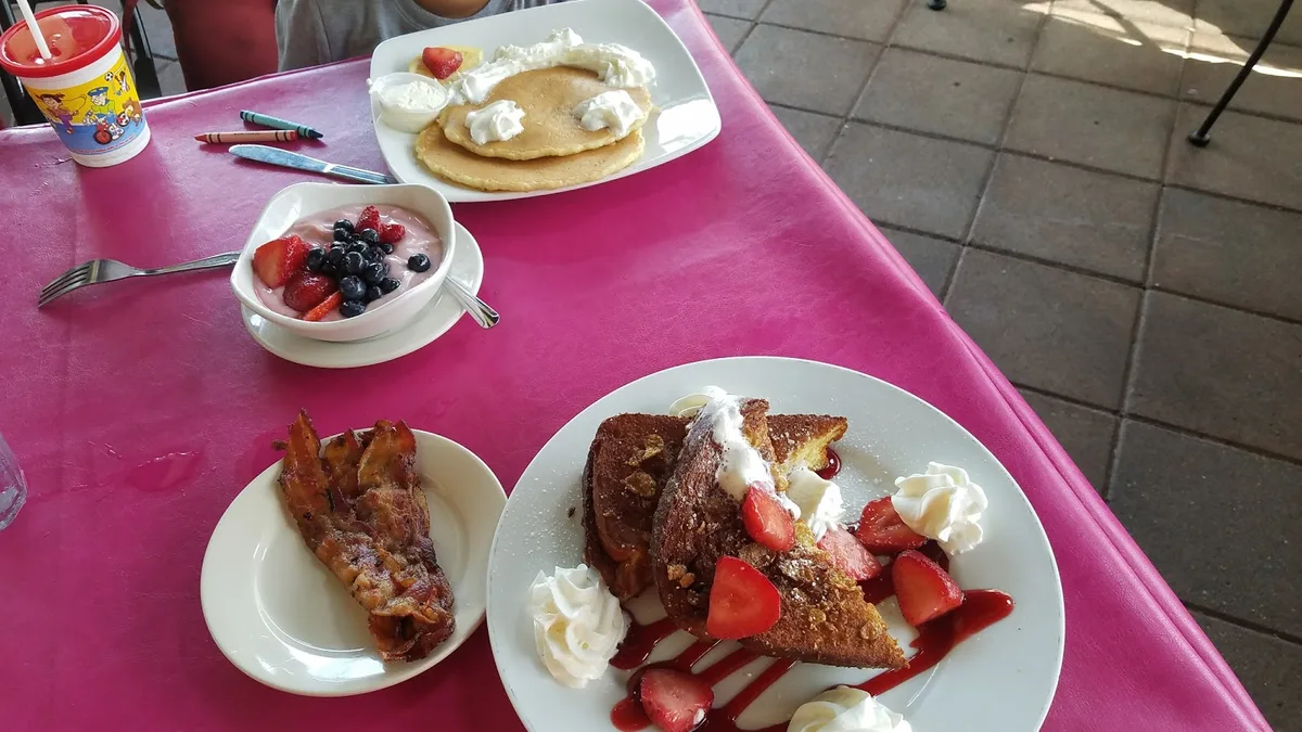 Berry Fresh Cafe: Restaurant Food And Dining Photo
