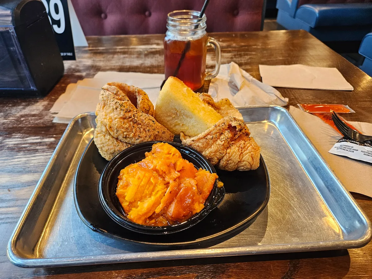 Cornbread: Restaurant Photograph